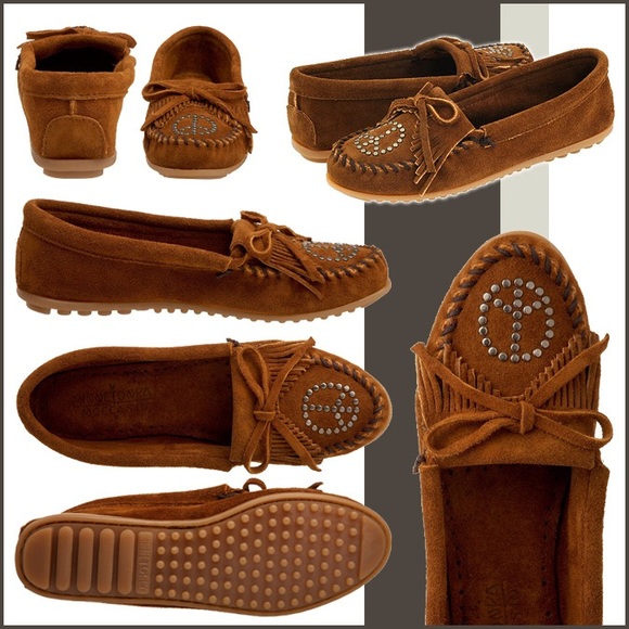 Minnetonka Shoes - New Minnetonka Peace Sign Moccasin Size 8